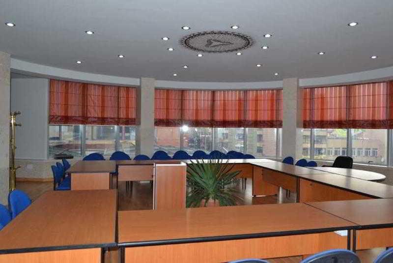 Hotel Kocibelli Pool & Spa Korce Buitenkant foto