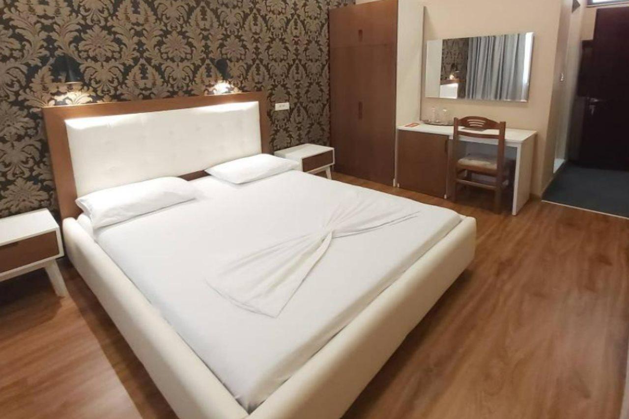Hotel Kocibelli Pool & Spa Korce Buitenkant foto