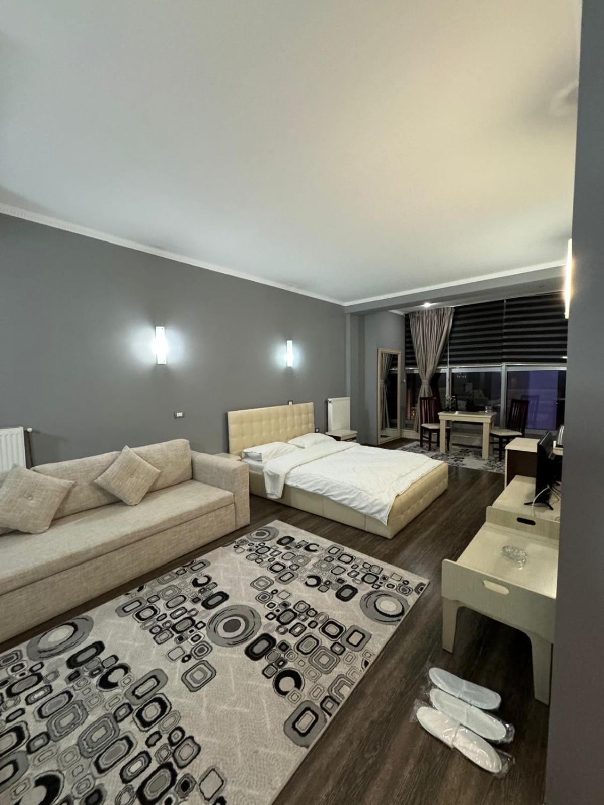 Hotel Kocibelli Pool & Spa Korce Buitenkant foto